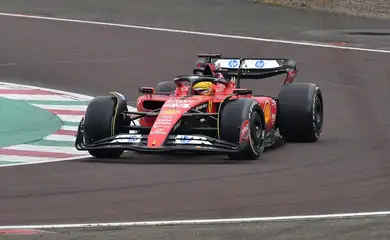 Lewis Hamilton pilota pela Ferrari
 22/1/2025    REUTERS/Jennifer Lorenzini