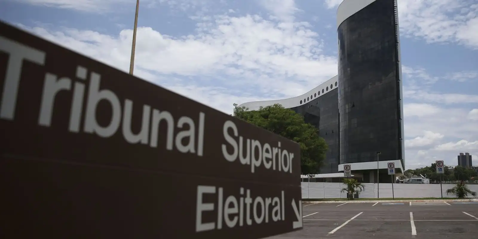 TSE rejeita multar Bolsonaro por propaganda antecipada em 2022