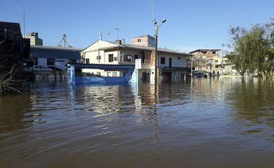 Chuvas intensas e alagamentos atingem municípios do Rio Grande do Sul