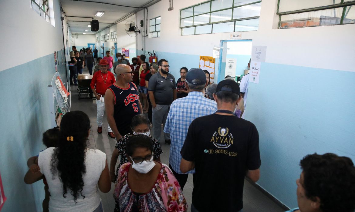 Brazilians vote in presidential election run-off