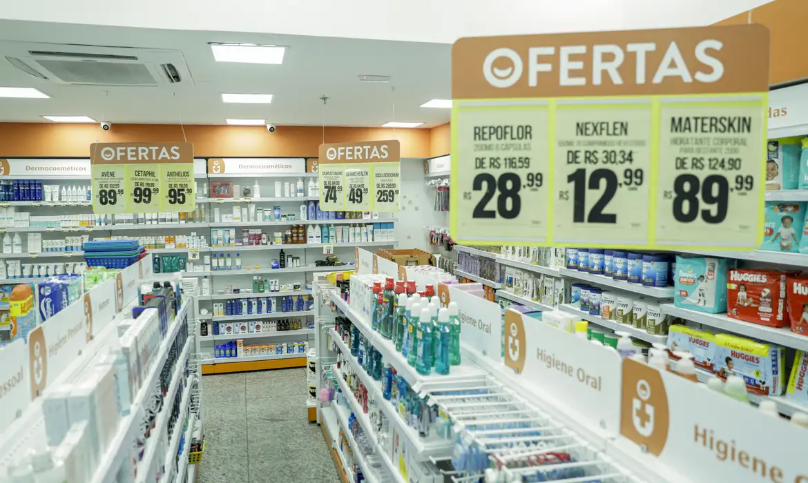 Brasília (DF), 31/03/2025 - Resolução da Câmara de Regulação do Mercado de Medicamentos (CMED), publicada nesta segunda-feira (31) no Diário Oficial da União, estabelece o novo teto para reajuste de preços de remédios vendidos em farmácias e drogarias de todo o país.
Foto: Joédson Alves/Agência Brasil