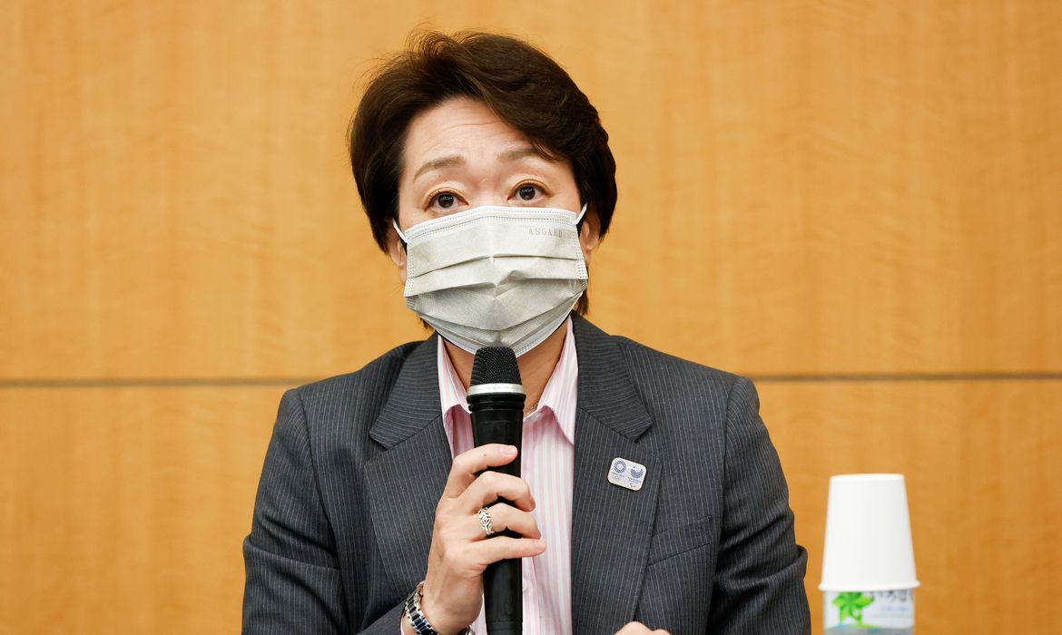 Presidente da Tóquio 2020, Seiko Hashimoto, durante entrevista coletiva em Tóquio