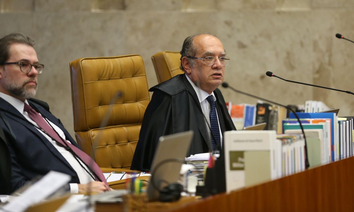 Brasília - Os ministros Dias Toffoli e Gilmar Mendes durante sessão plenária do Supremo Tribunal Federal para julgar  validade das delações da JBS (José Cruz/Agência Brasil)