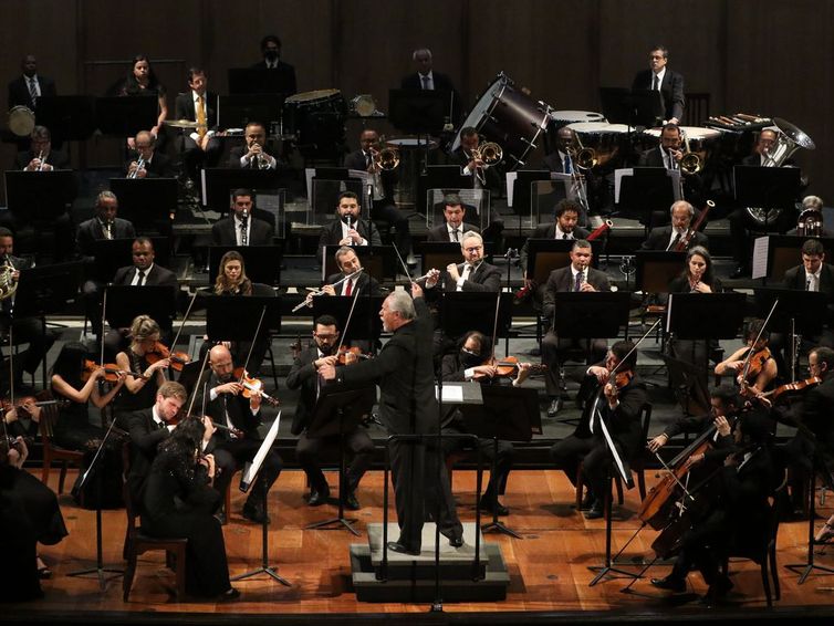 Sinfônica Nacional da UFF se apresenta no concerto 100 anos de rádio no Brasil