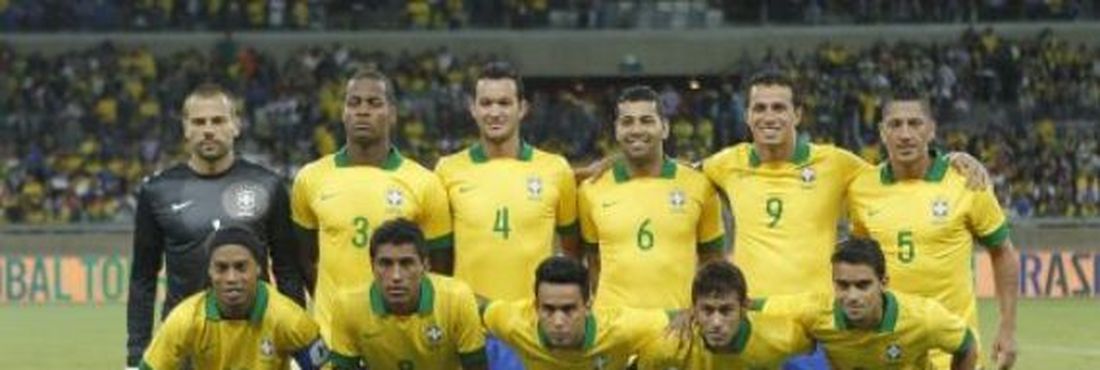Seleção brasileira, antes da partida contra Chile, dia 25 de abril, no Mineirão.