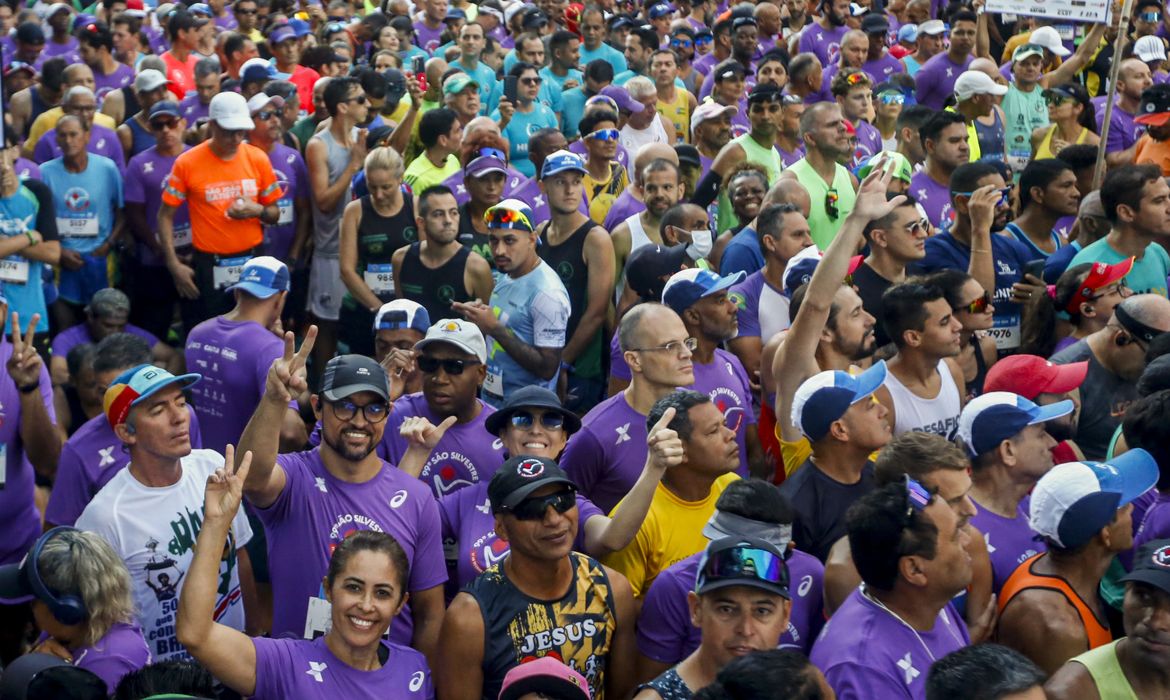São Paulo (SP), 31/12/2024 - Disputa da 99ª Corrida Internacional da São Silvestre. A tradicional corrida de rua tem expectativa de receber cerca de 37.500 corredores, público recorde.
O percurso da São Silvestre tem largada na Avenida Paulista (entre as ruas Frei Caneca e Augusta), vai até o Centro histórico e volta para a Paulista pela subida da Avenida Brigadeiro Luiz Antônio - difíceis quilômetros finais. Acaba em frente ao prédio da Fundação Cásper Líbero.
Foto: Paulo Pinto/Agência Brasil