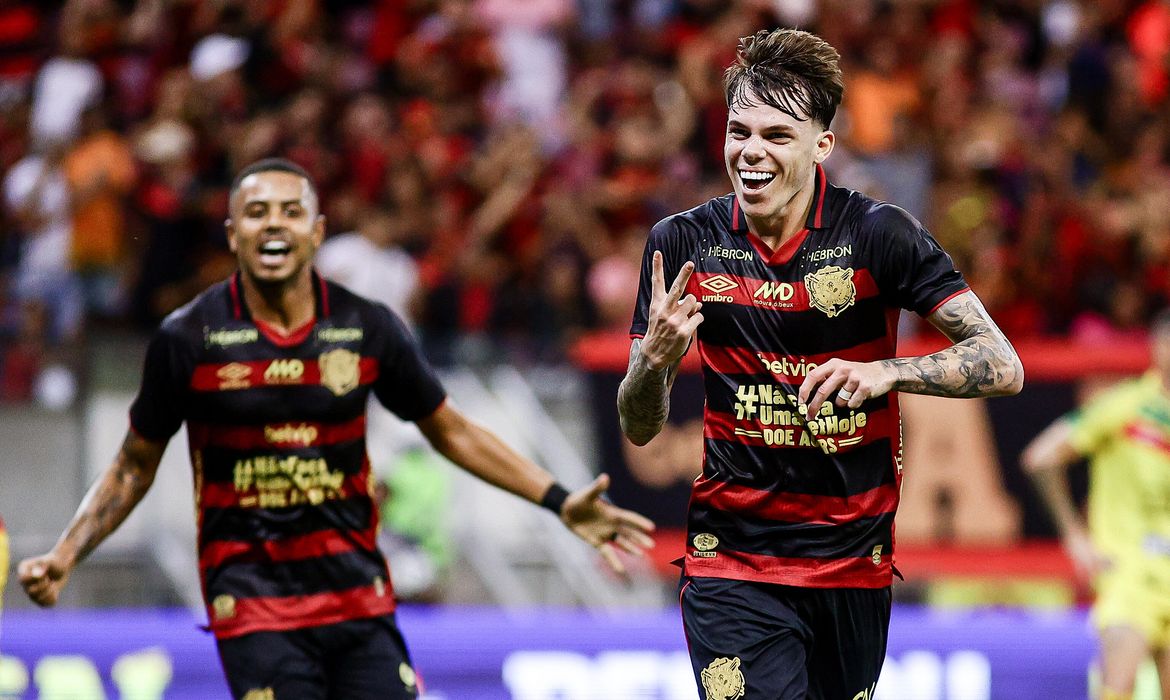 Barletta marca dois na vitória do Sport por 4 a 1 sobre o Brusque, pela Série B, em 11/05/2024