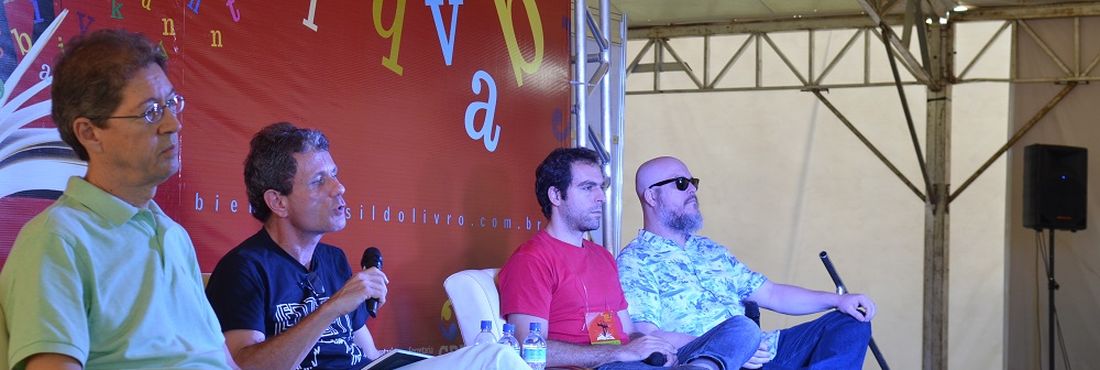 Os autores André Giusti, Daniel Galera e Joca Terron na Bienal de Brasília