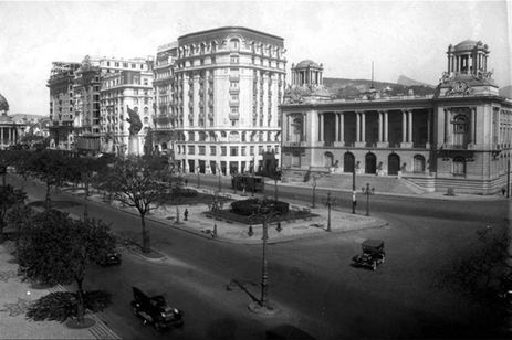 Augusto Malta - Instituto Light Rio de Janeiro, 21/07/2023, Foto de 1911 do prédio da Câmara Municipal do Rio de Janeiro, Palácio Ernesto Rodrigues. Foto:Augusto Malta - Instituto Light