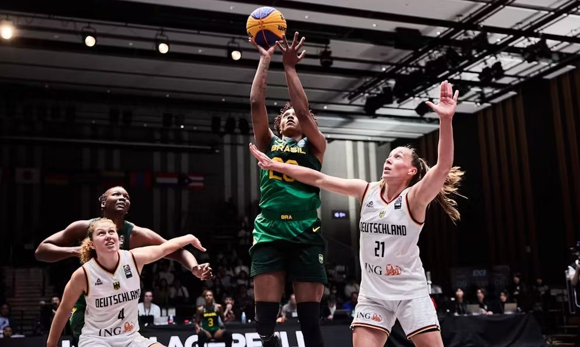 Brasil vence Alemanha no pré-olímpico de basquete feminino 3x3 e segue vivo em busca da vaga em Paris - em 03/05/2024