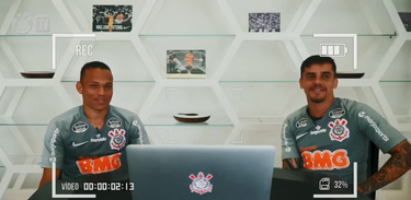 Os jogadores Fagner e Janderson, do Corinthians, participam da TV Brasil Esporte
