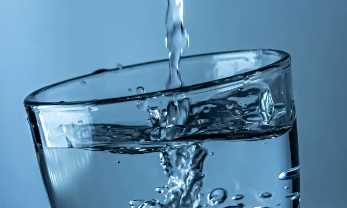Dia Mundial da Água - Torneira; Água Potável; Fonte de Água; Copo de Água; Água LImpa. Foto: Breakdown/Pixabay