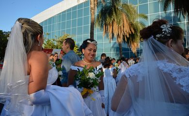 Casamento comunitário reúne 81 casais no Centro de Convenções de Brasília (Wilson Dias/Agência Brasil)