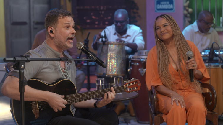 Moyseis Marques canta sucessos de Chico Buarque no Samba na Gamboa