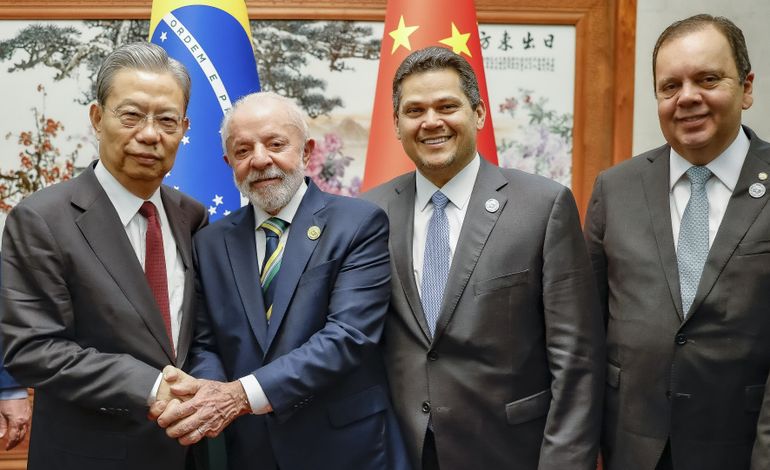 Presidente da República, Luiz Inácio Lula da Silva, durante Reunião com o Presidente da Comissão Permanente da Assembleia Nacional Popular, Zhao Leji. Grande Palácio do Povo, Pequim - China.  Foto: Ricardo Stuckert / PR