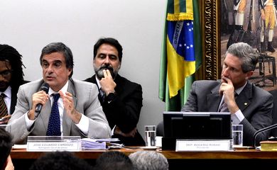 Brasília - O advogado-geral da União, José Eduardo Cardozo, faz sustentação oral em defesa da presidenta Dilma, na Comissão Especial do Impeachment, na Câmara dos Deputados  (Valter Campanato/Agência Brasil)