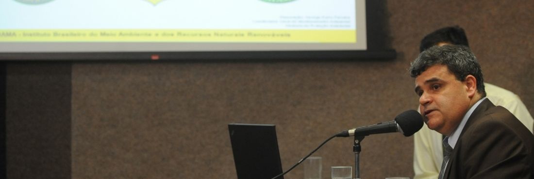 Brasília - O presidente do Ibama, Volney Zanardi Junior, divulga a avaliação dos alertas do Sistema de Detecção de Desmatamentos em Tempo Real (Deter) para Fiscalização do Desmatamento da Amazônia dos meses de março a abril de 2013