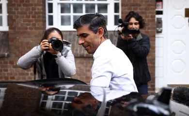 Britain's Conservative MP Rishi Sunak leaves his campaign headquarters in London