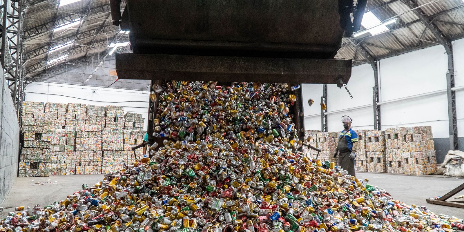 Brasil reciclou 97,3% das latinhas de alumínio em 2024 Brasil reciclou 97,3% das latinhas de alumínio em 2024