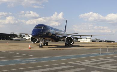 Apresentação do jato Embraer 195-E2, a maior e mais moderna aeronave comercial já produzida no Brasil, adquirida pela Azul Linhas Aéreas