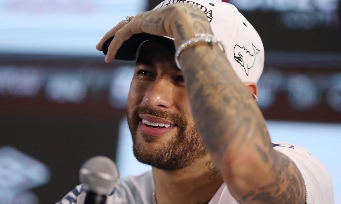Soccer Football - Neymar unveiled as new signing for Santos - Vila Belmiro Stadium, Santos, Brazil - January 31, 2025 Neymar during his press conference as Santos' new signing REUTERS/Carla Carniel