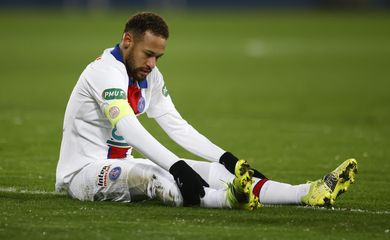 Neymar em partida do PSG contra o Caen na Copa da França - lesão
