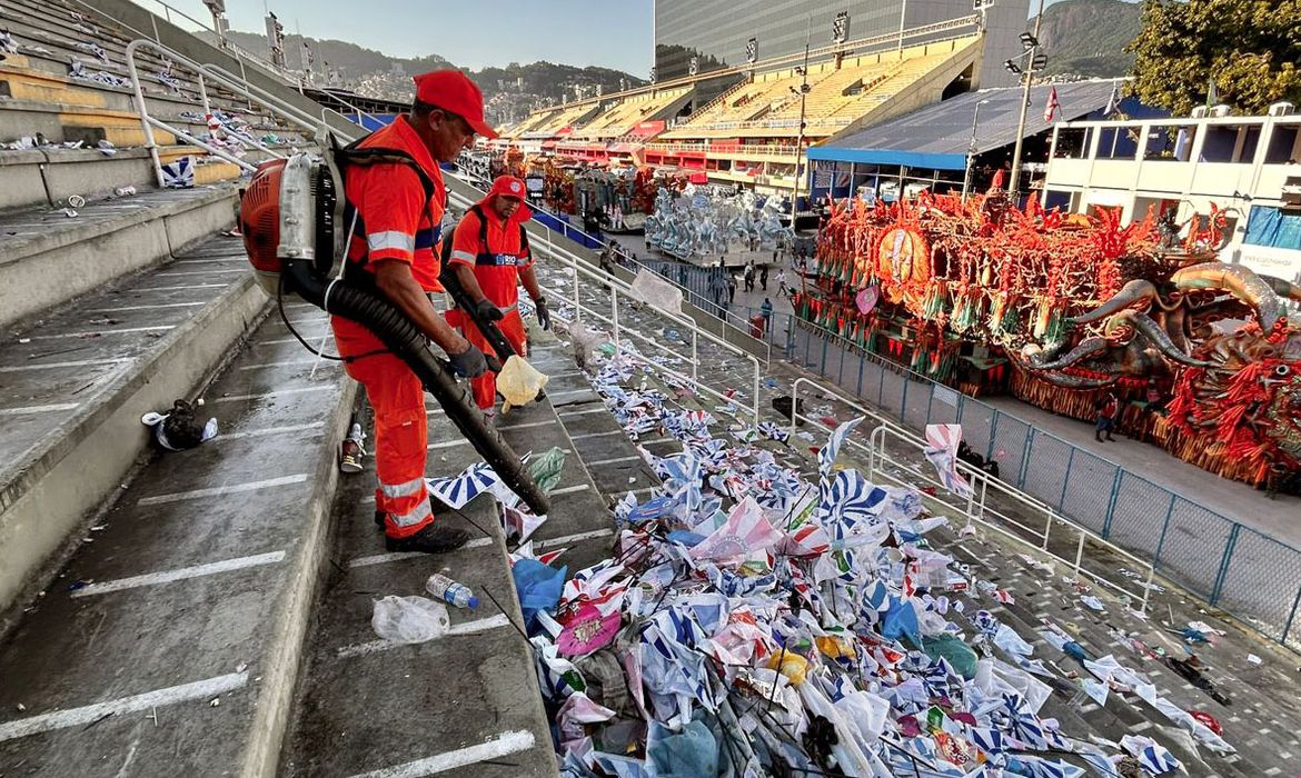 Rio de Janeiro (RJ) - COMLURB faz a limpeza do Sambódromo e entorno após os desfiles de Carnaval. Foto:  Comlurb/Divulgação