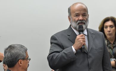 O tesoureiro do PT, João Vaccari Neto, presta depoimento na CPI da Petrobrás, na Câmara dos Deputados (Antonio Cruz/Agência Brasil)