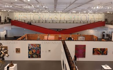 São Paulo (SP), 15/10/2024 - Exposição Histórias LGBTQIA+, do Masp, tem 150 obras de artistas brasileiros e estrangeiros e documentos. Foto: Letycia Bond/Agência Brasil