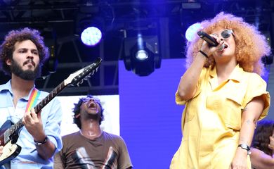 Show da Anelis Assumpção, com participação de Tulipa Ruiz e Negro Leo, no palco em homenagem a Itamar Assumpção, durante a Virada Cultural, em São Paulo.