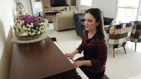 Cantora lírica Giovanna Maira teve muitos obstáculos para se formar na faculdade de música