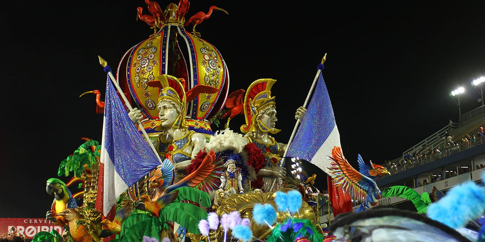 Em São Paulo, desfile das campeãs termina em confraternização