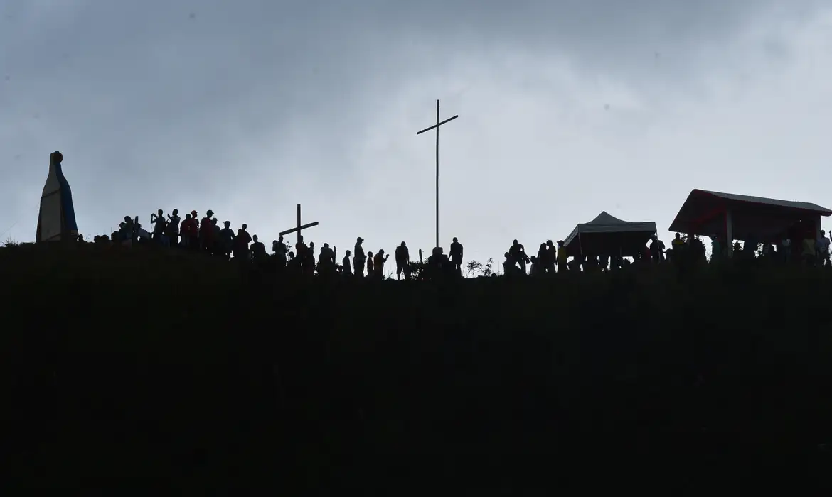 Comunidade Anjo da Guarda realiza a tradicional Via Sacra em So Lus