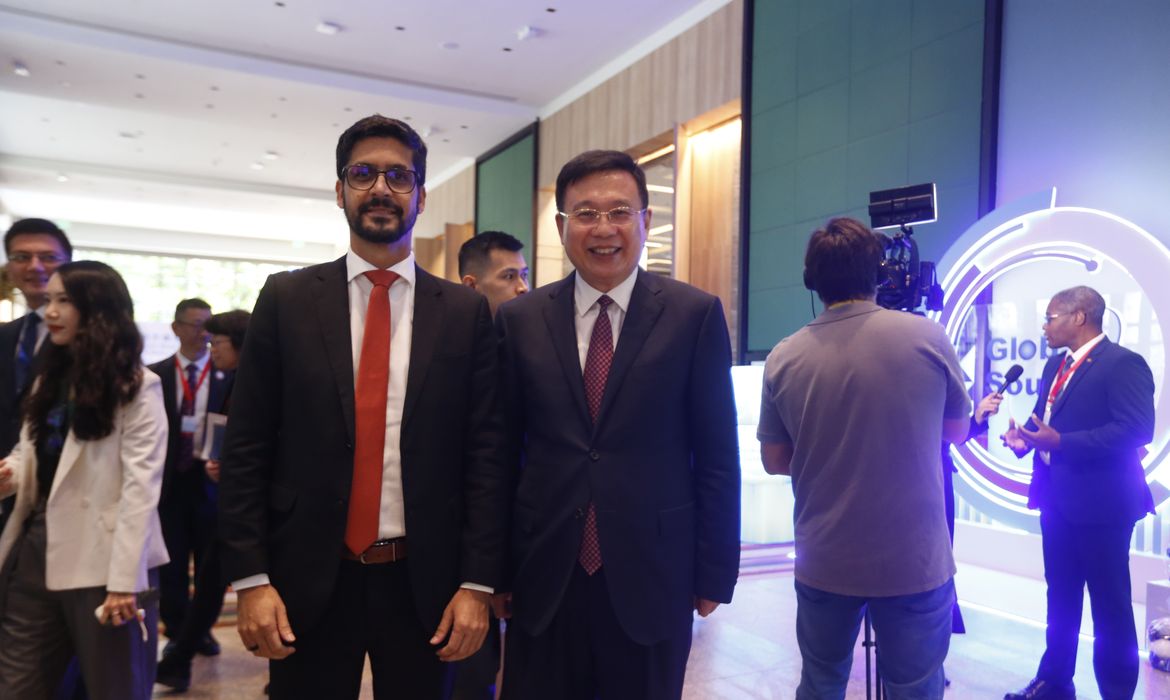 Parceria Brasil e China na comunicação é debatida em cúpula de mídia Parceria Brasil e China na comunicação é debatida em cúpula de mídia