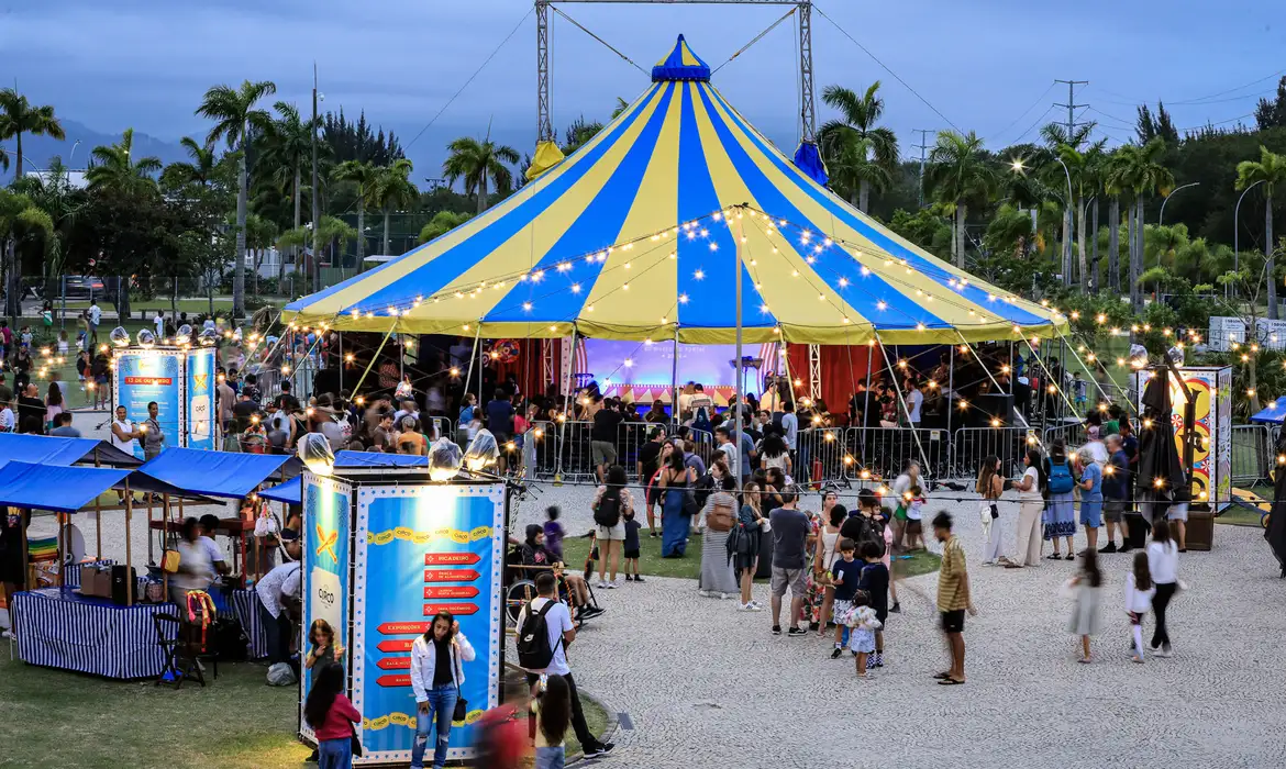 Rio de Janeiro (RJ), 12/10/2025 - O Museu do Pontal celebra o Dia da Criança e os 3 anos de sua nova sede, na Barra da Tijuca, com uma maratona circense. O Festival de Circo no Museu do Pontal terá espetáculos e performances do mundo do picadeiro, apresentações musicais, brincadeiras e oficinas. Foto: Ratão Diniz/Divulgação