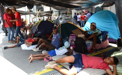 São Paulo - Integrantes do Movimento dos Trabalhadores Sem Teto (MTST) acampados na Avenida Paulista, em frente ao escritório da Presidência da República, em protesto por moradia popular (Rovena Rosa/Agência Brasil)