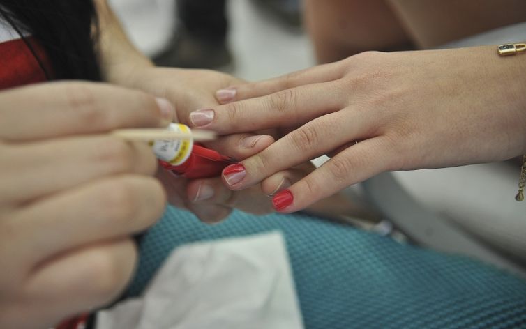 Anvisa fixa regras para regularização de cosméticos