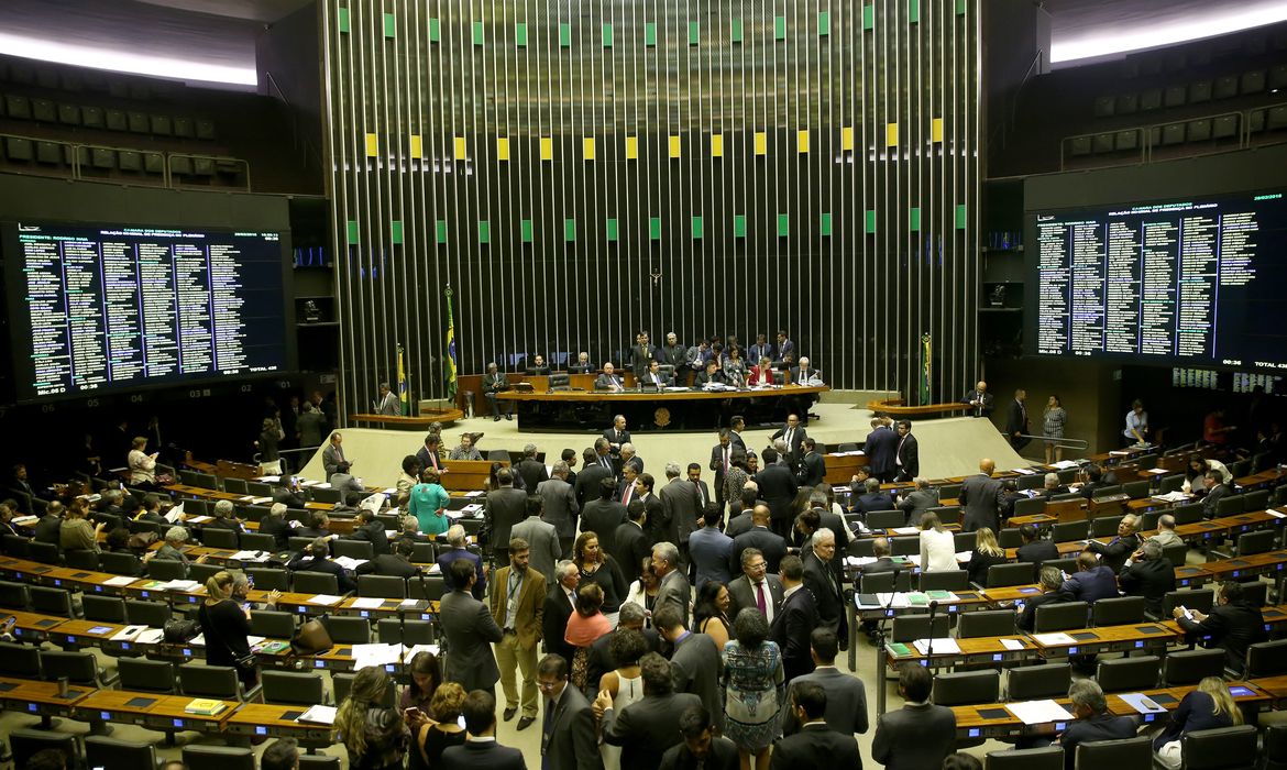 Brasília - Câmara dos Deputados aprova aumento de pena para roubo com uso de explosivos (Wilson Dias/Agência Brasil)
