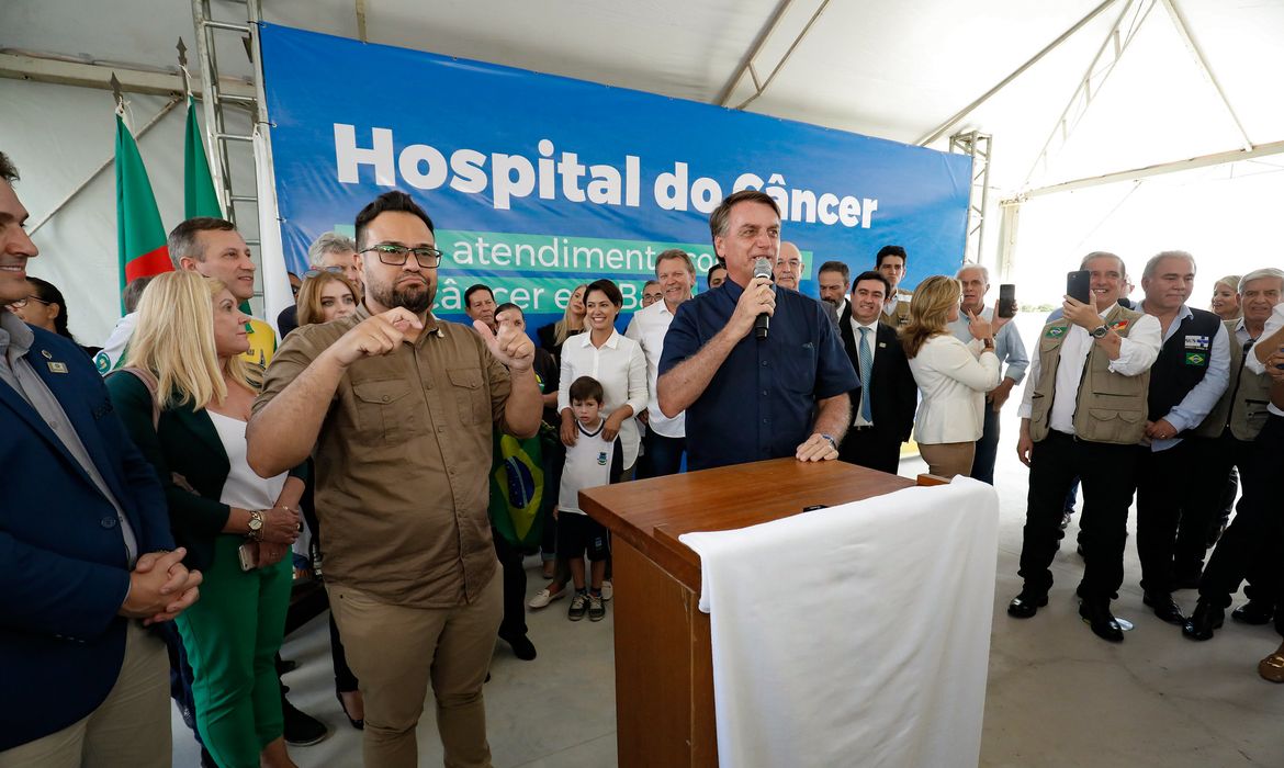 Presidente Jair Bolsonaro  visita as obras da Unidade de Radioterapia da Santa Casa de Caridade de Bagé
