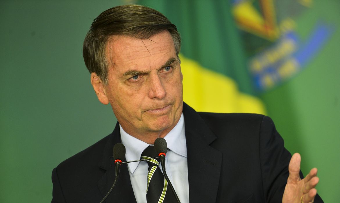  O presidente Jair Bolsonaro durante cerimônia de assinatura do decreto que flexibiliza a posse de armas no país. 