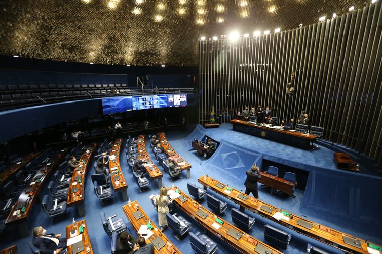 Senado aprova elegibilidade para políticos com contas irregulares | Agência  Brasil