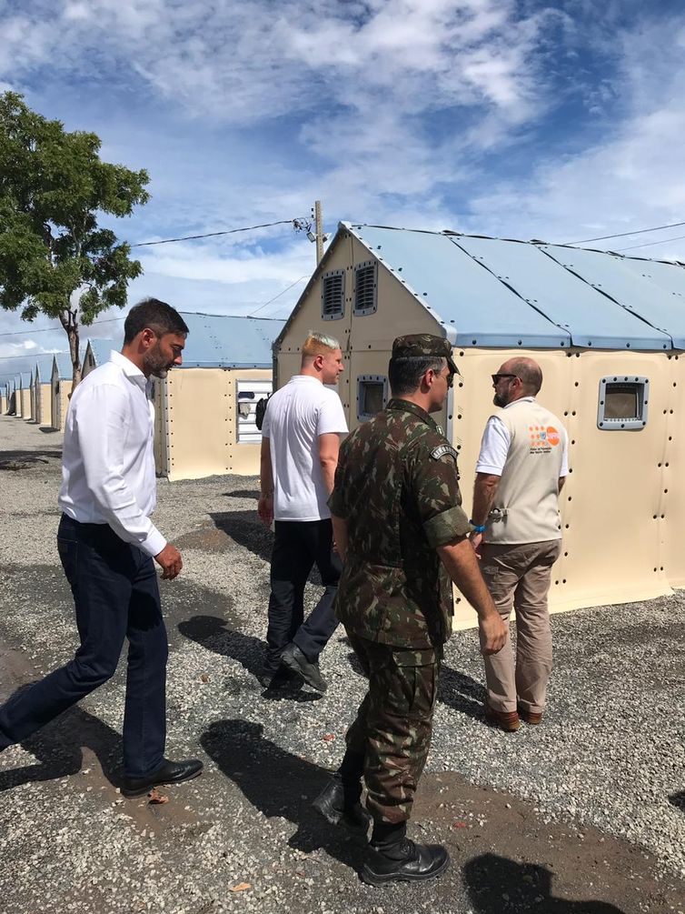  Embaixador britânico Vijay Rangarajan em Roraima, em visita às instalações de apoio aos refugiados e imigrantes venezuelanos