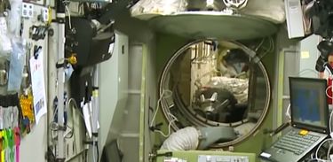 A série Diário de um cosmonauta: um ano no espaço relata os detalhes da mais longa expedição espacial