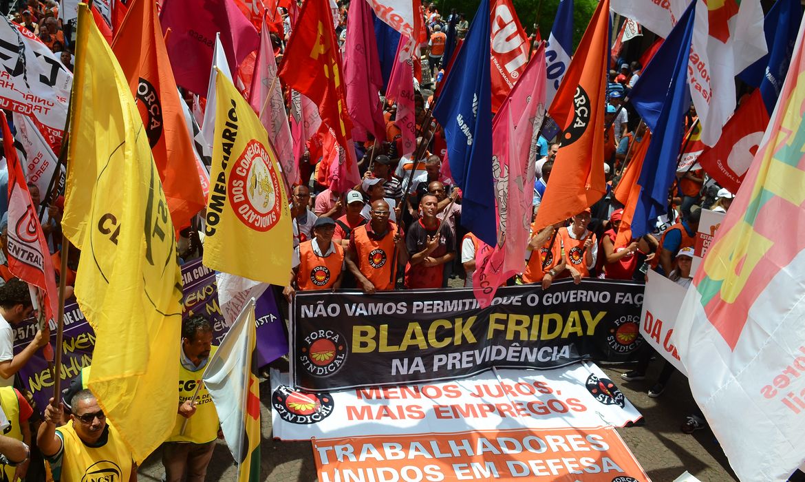 São Paulo - Ato do “Dia Nacional de Lutas, Mobilizações e Paralisações”, organizado pelas centrais sindicais Força, CUT, CTB, UGT, CGTB, Conlutas, Nova Central e Intersindical, por mais direitos e empregos e contra a reforma da Previdência