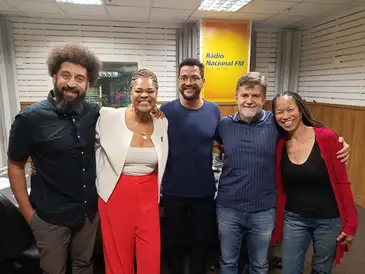 Edson Arcanjo, Teresa Lopes, Kadu Nascimento, apresentador Marcelo Ferreira e produtora Ana Paula Martins/Denise Oliveira - Produção Rádio Nacional FM Edson Arcanjo, Teresa Lopes, Kadu Nascimento, apresentador Marcelo Ferreira e produtora Ana Paula Martins