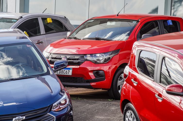O preços dos veículos está caindo - faz sentido trocar de carro agora?
