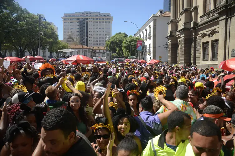 Rio de Janeiro (RJ), 21/02/2023 – Bloco Fervo da Lud arrasta milhares de foliões pelas ruas do centro do Rio de Janeiro. Foto Tomaz Silva/Agência Brasil