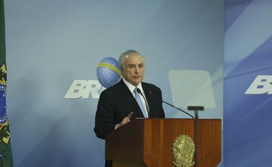 Brasília - O presidente Michel Temer faz pronunciamento após a aprovação do relatório que desautoriza o STF a investigá-lo (Valter Campanato/Agência Brasil)