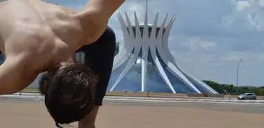 Mostra &quot;Dança além do visível&quot;