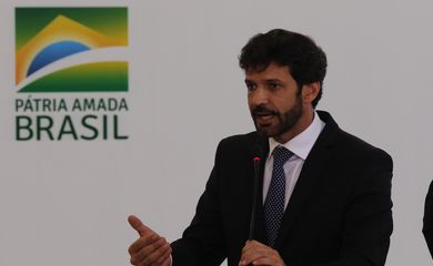 O ministro do Turismo, Marcelo Álvaro Antônio, participa do lançamento da retomada do turismo no Palácio do Planalto